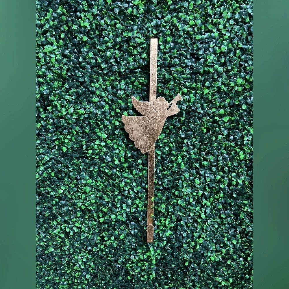 UNBRANDED | Holiday Wreath Holder